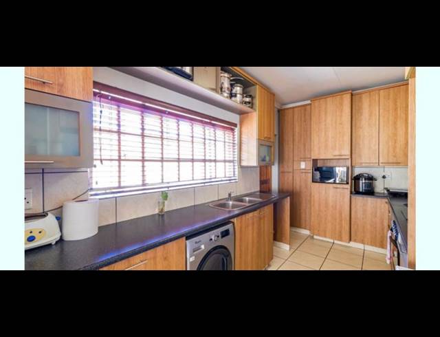 3 BEDROOM HOUSE FOR SALE IN KEMPTON PARK EXT 02